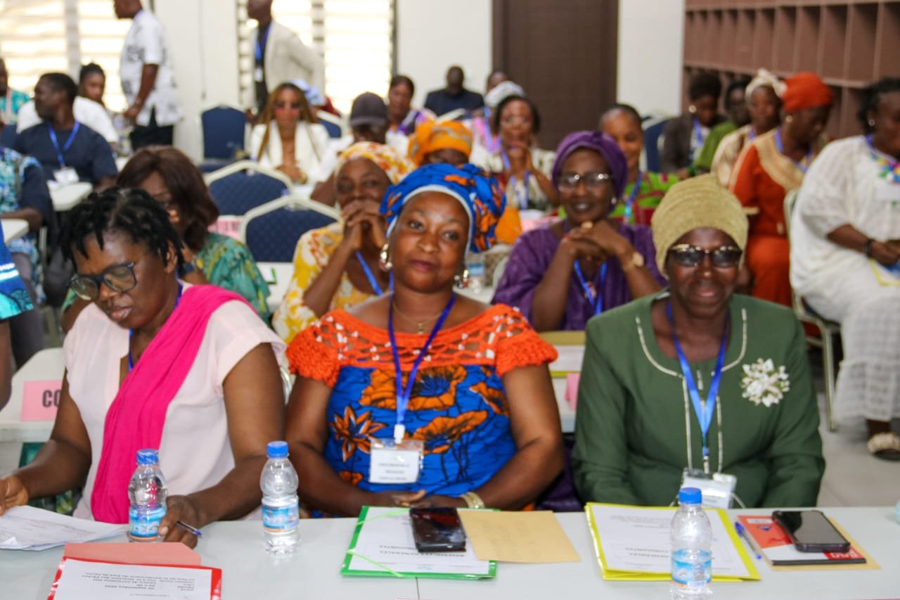 FENASCOOP-CI — Femmes membres FENASCOOP-CI dans la salle