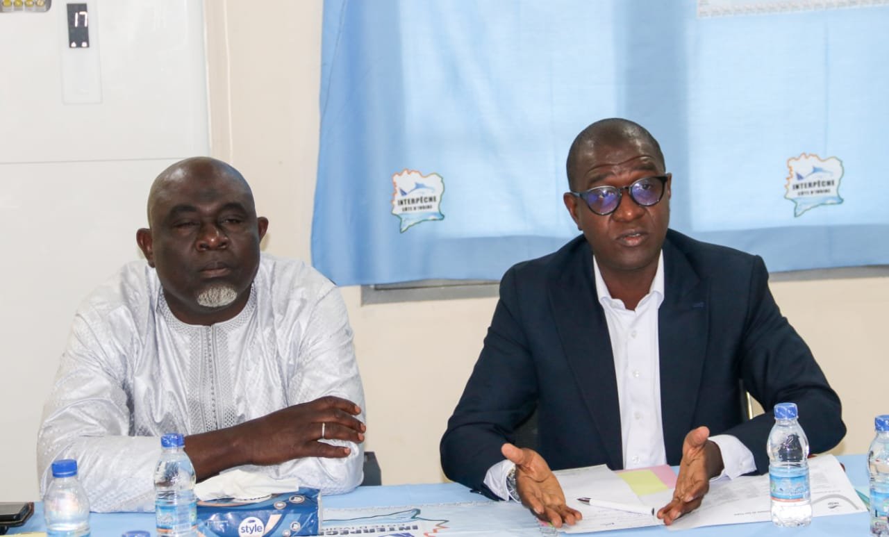 Terminal San Pedro — Dr Kassogué Daouda et Roméo Koman — échanges à la table de réunion