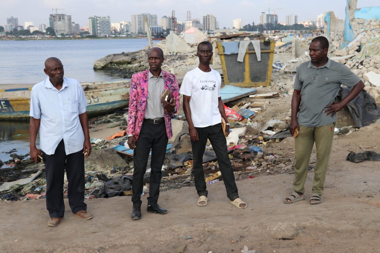 Zimbabwé pêche — Site de fumage — après déguerpissement